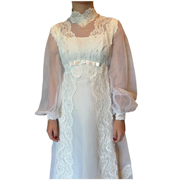 Vintage 1970s Sheer Lace High Neck Bridal Wedding Gown with Bow Detail 
 XS - Picture 4 of 17